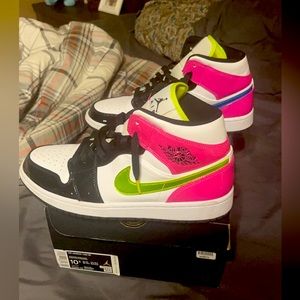 Barely worn Jordan 1’s